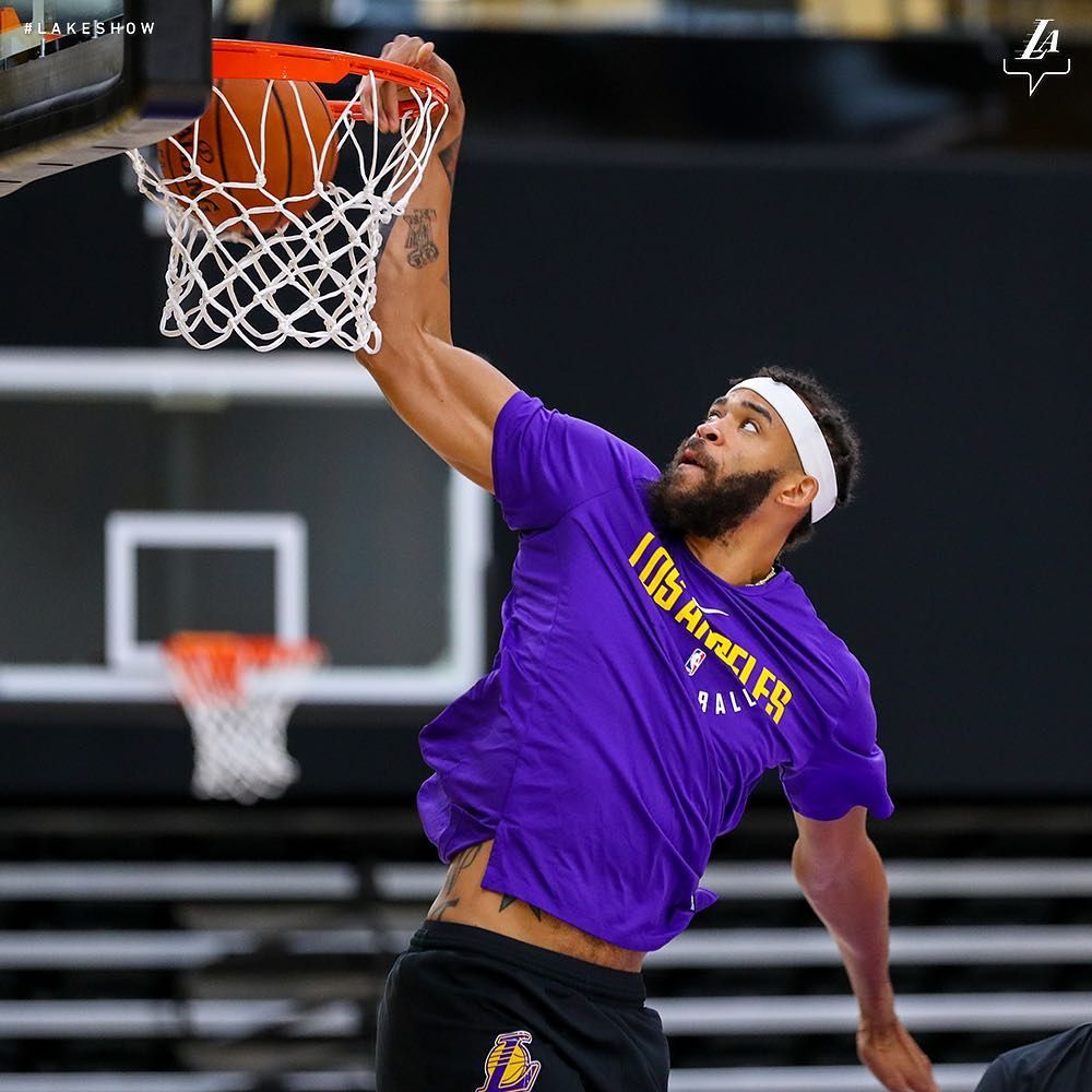 詹姆斯与众湖人球员一起合练:湖人秀即将上演