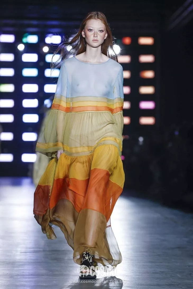 t型台皇后娘娘您穿上albertaferretti美到过分了