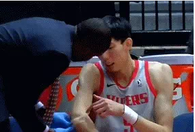 短短6个月周琦3次受伤 每次位置都不同新赛季有隐患_凤凰网