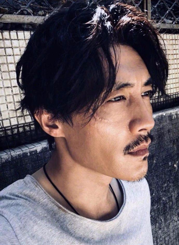 中国40岁男演员图片