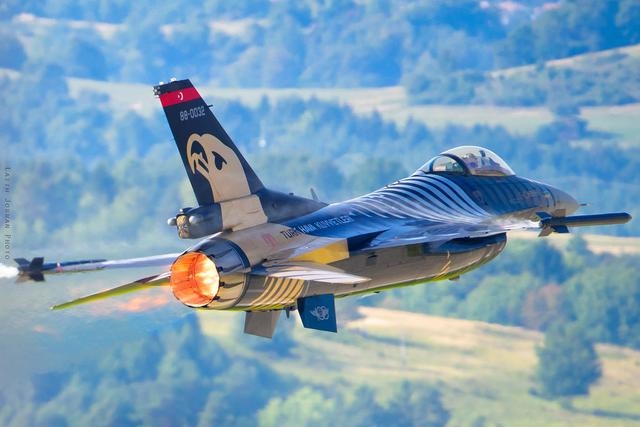 3000万的战斗机跑不过5万的摩托车?这是真的