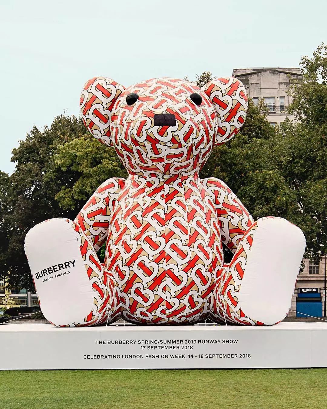 burberry换了新logo改名叫淘宝了