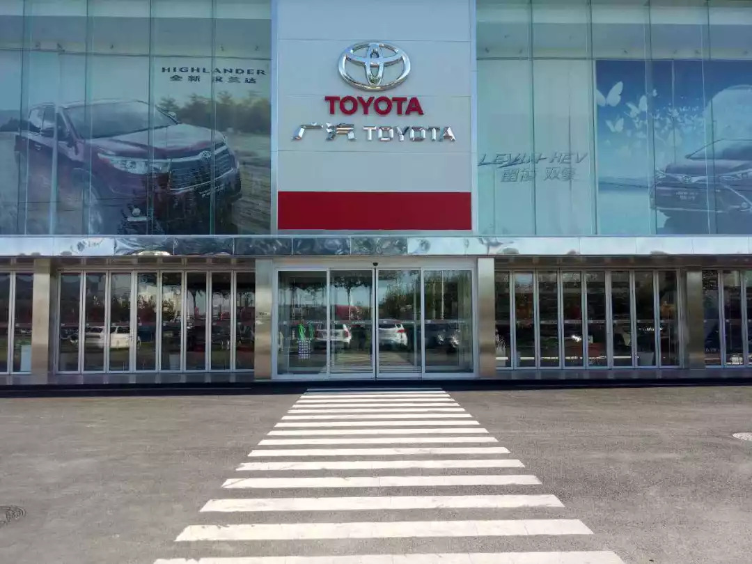 懂车君首先拨打广州丰田某4s店电话进行咨询.