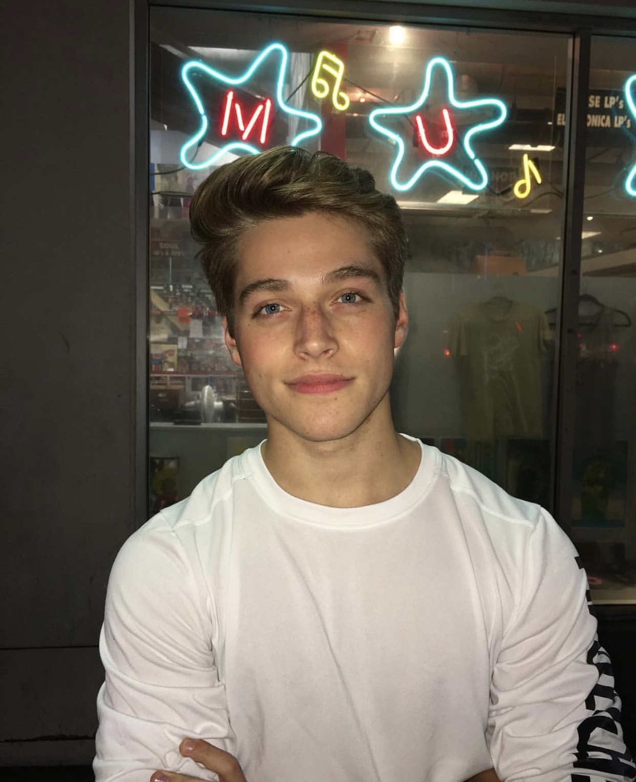 美国最火雀斑男孩要当转型歌手人畜无害的美国男孩froygutierrez