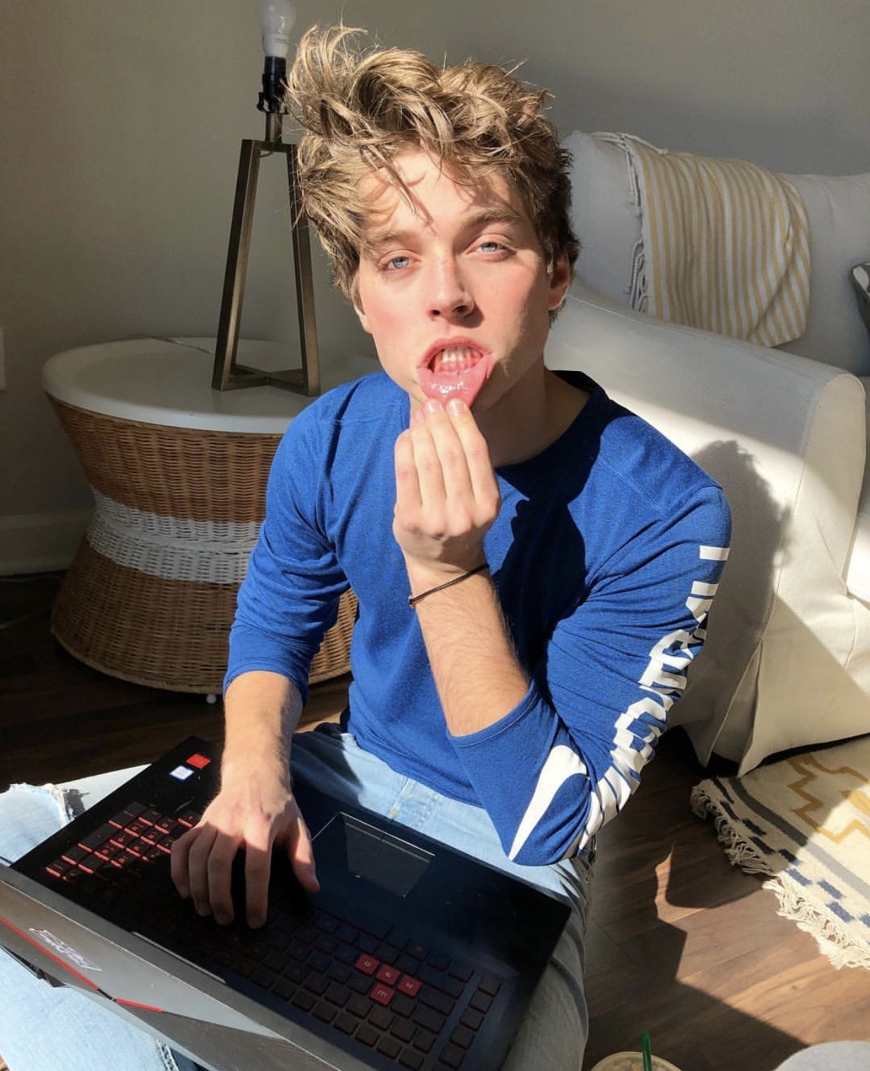 美国最火雀斑男孩要当转型歌手人畜无害的美国男孩froygutierrez