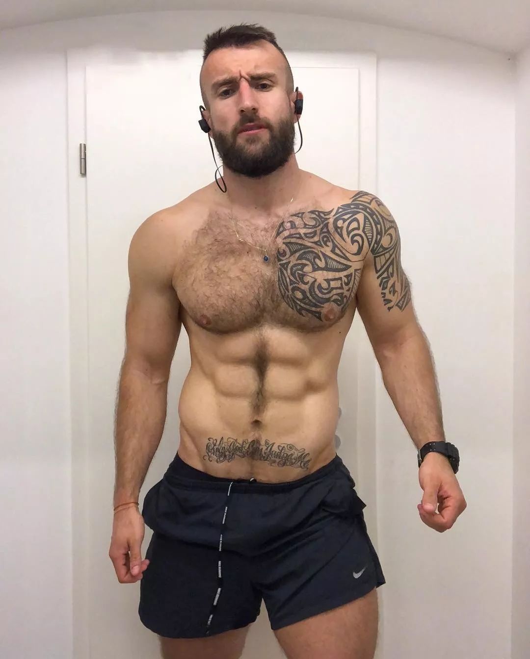 什么?一米九的壮汉喜欢追如懿传!theherculesstar_1__凤凰网