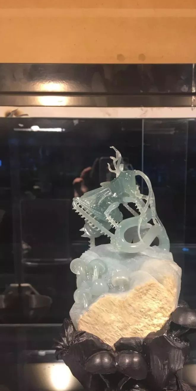 2018瑞丽翡翠原石神工奖,精美翡翠作品之一