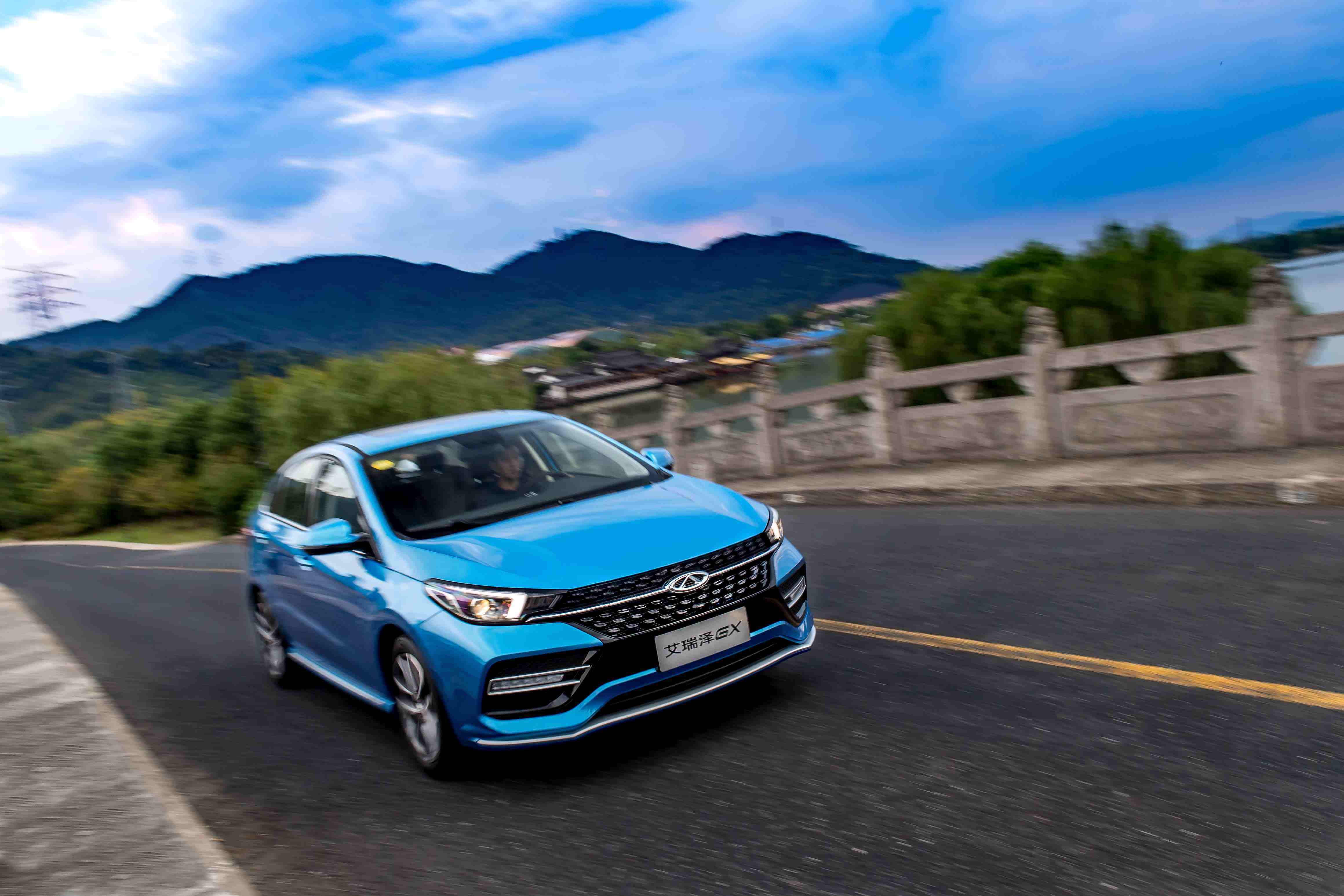 低伏的狮子是最具攻击力的试驾奇瑞艾瑞泽gx