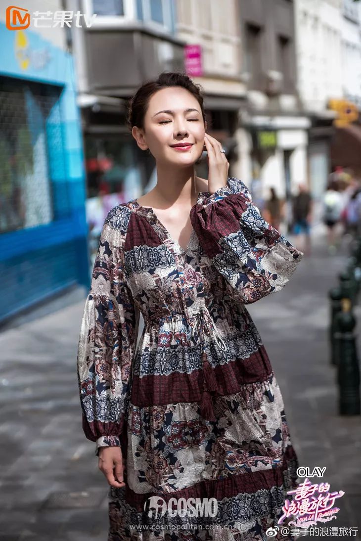 高鼻梁,高眉骨,深眼窝,这些特点让程莉莎的五官比一般人看着更深邃