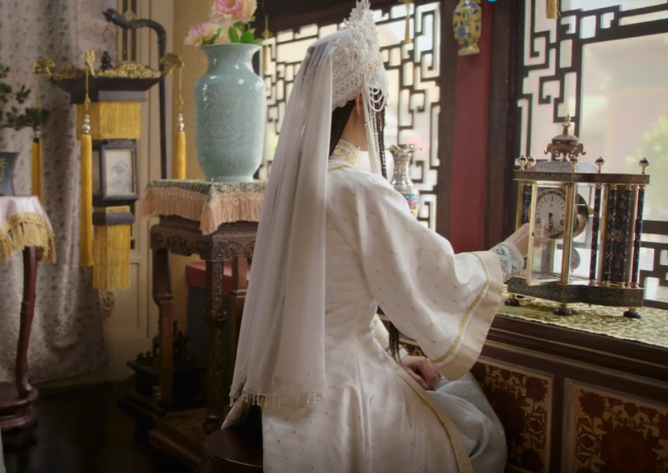 《如懿传》寒香见一袭白衣实为丧服,这个女人胆大包天却情深义重