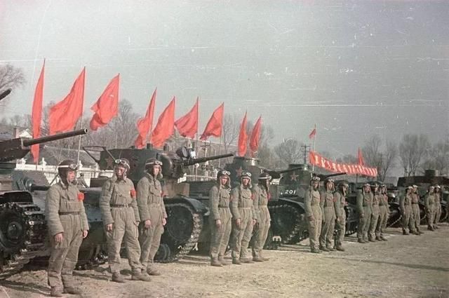 一张1949年拍摄的解放军彩色照片足以说明家底丰厚到什么程度了