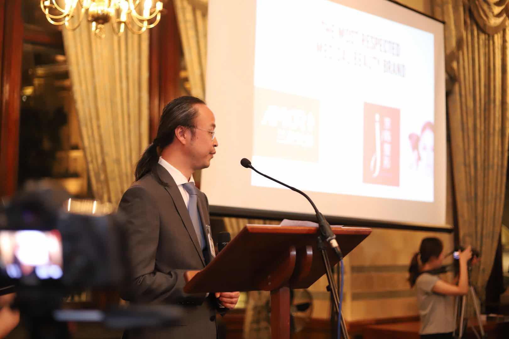 北京京韩乔爱军院长受英国邀请中国医美正式走向欧洲国际