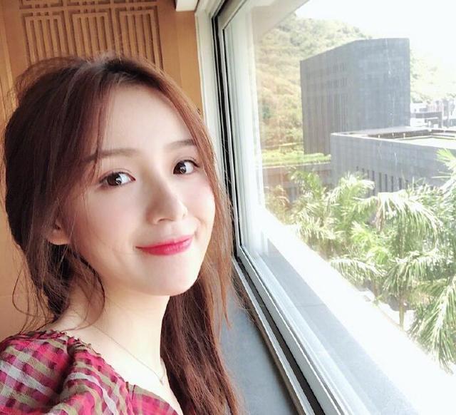 另一位"鸽后"小缘喵(月播出时长68小时)成为斗鱼直播时长最少的女主播
