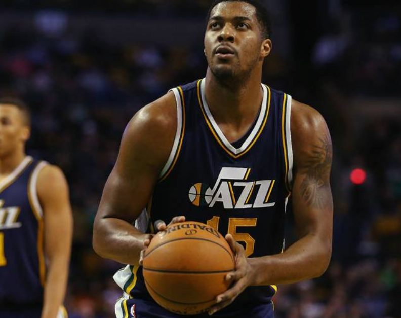 戈贝尔缺席今日季前赛,费沃斯将首发出场