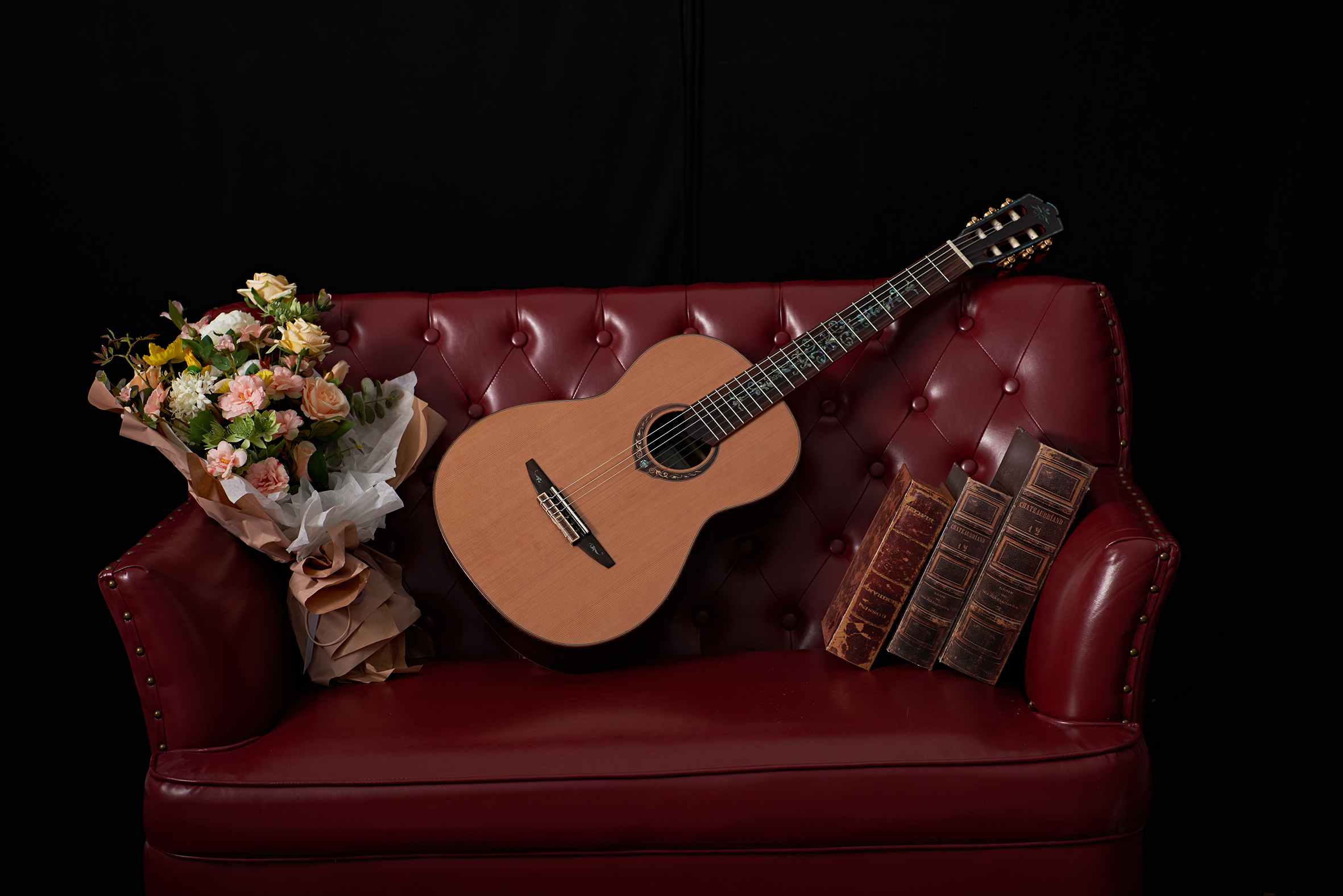 艾丽莎古典吉他,华丽的岂止是音色__凤凰网