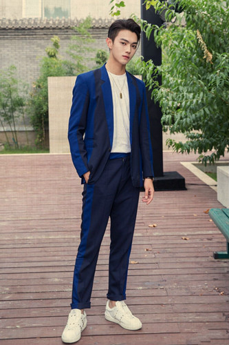 许凯,娱乐圈被黑红的演员!网友:可以骂他,但不能说他丑