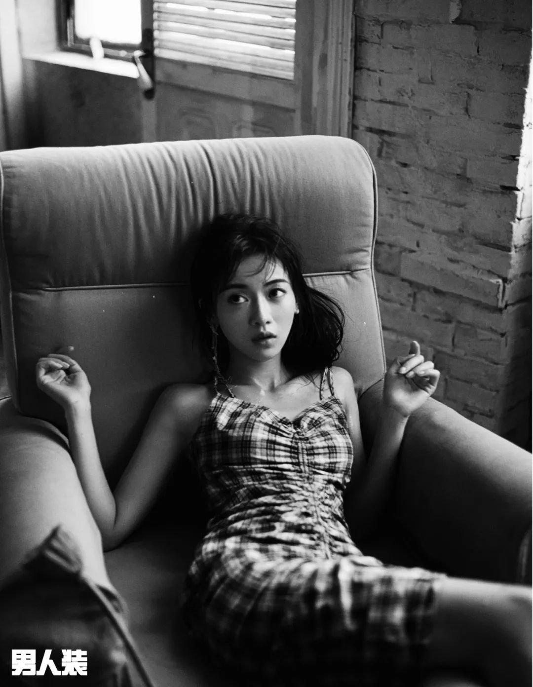 《男人装》2018年10月(吴谨言 时光淬炼的女孩)[pdf]