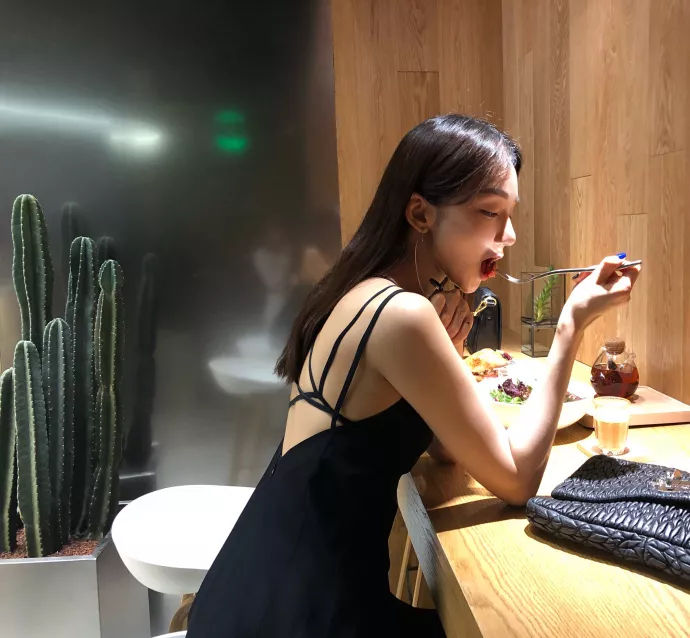 寒竹专访 | 胡睿:时尚界的宠儿,演艺圈的精灵