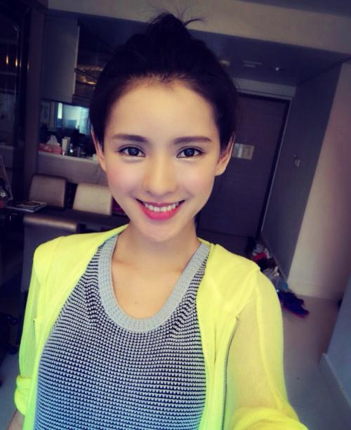 张予曦晒素颜照回应《如懿传》扮相丑,网友:开眼角的疤痕太明显