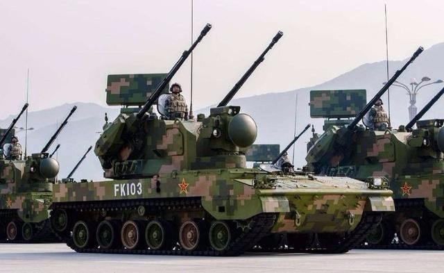 国产35毫米履带式双联自行高炮,配备在陆军重型合成旅防空营