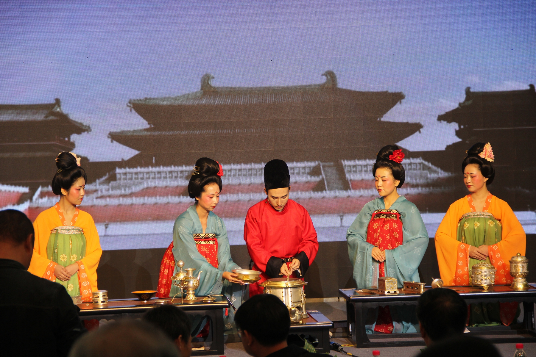 西部茶博会仿唐茶宴引围观访西安仿唐茶宴第一人