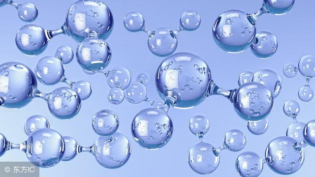 水能分解成氢离子和氢氧根离子,水进行电解时,氢离子能从阴极获得电子