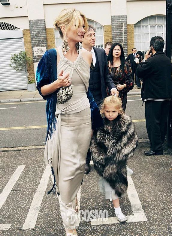 滚石乐队吉他手嫁女之日,当时kate moss带着当时的男票现在的前夫