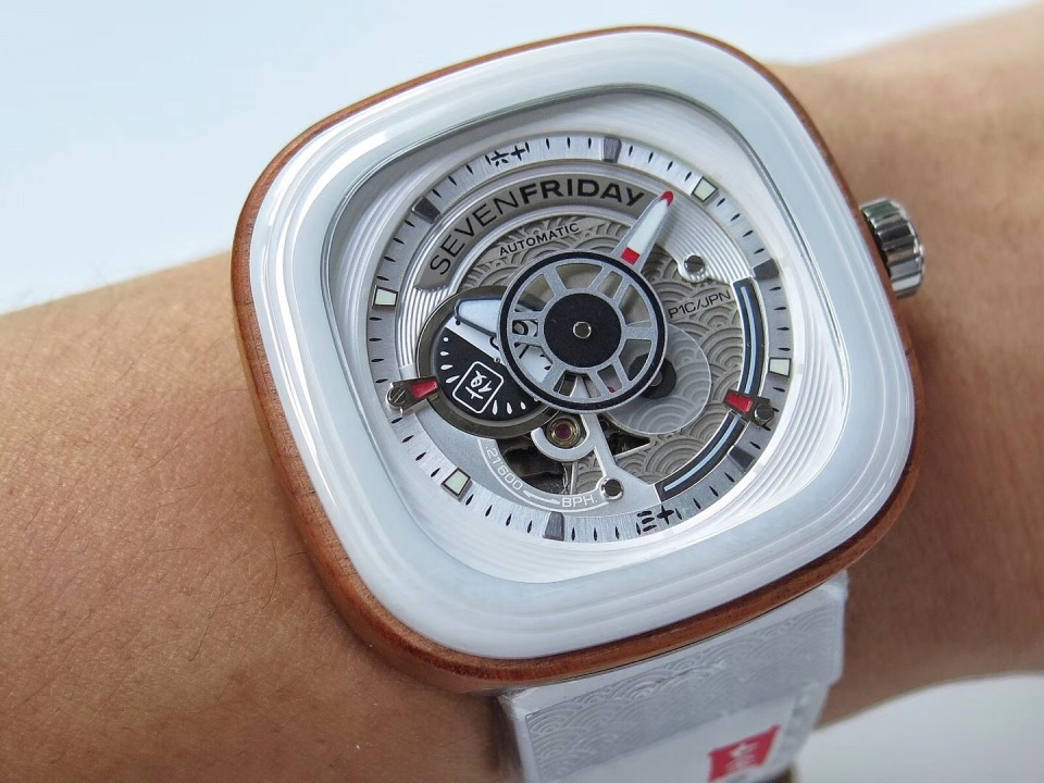 best东京限量版sevenfriday七个星期五p1b03腕表时尚的象征