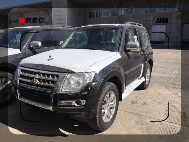 三菱帕杰罗v87三门版战神强悍的越野能力征服了很多越野爱好者