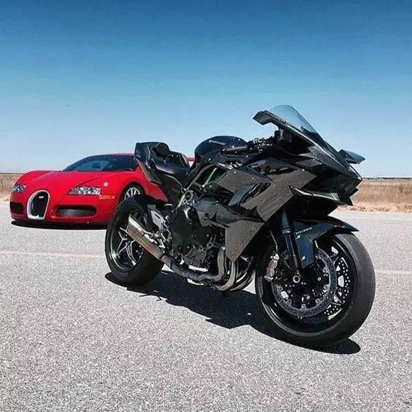 在土耳其机场"川崎h2r与f16战斗机"上演速度与激情!