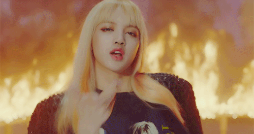 Lisa 的脸那么大,凭啥被称作“东南亚芭比脸”?_凤凰网