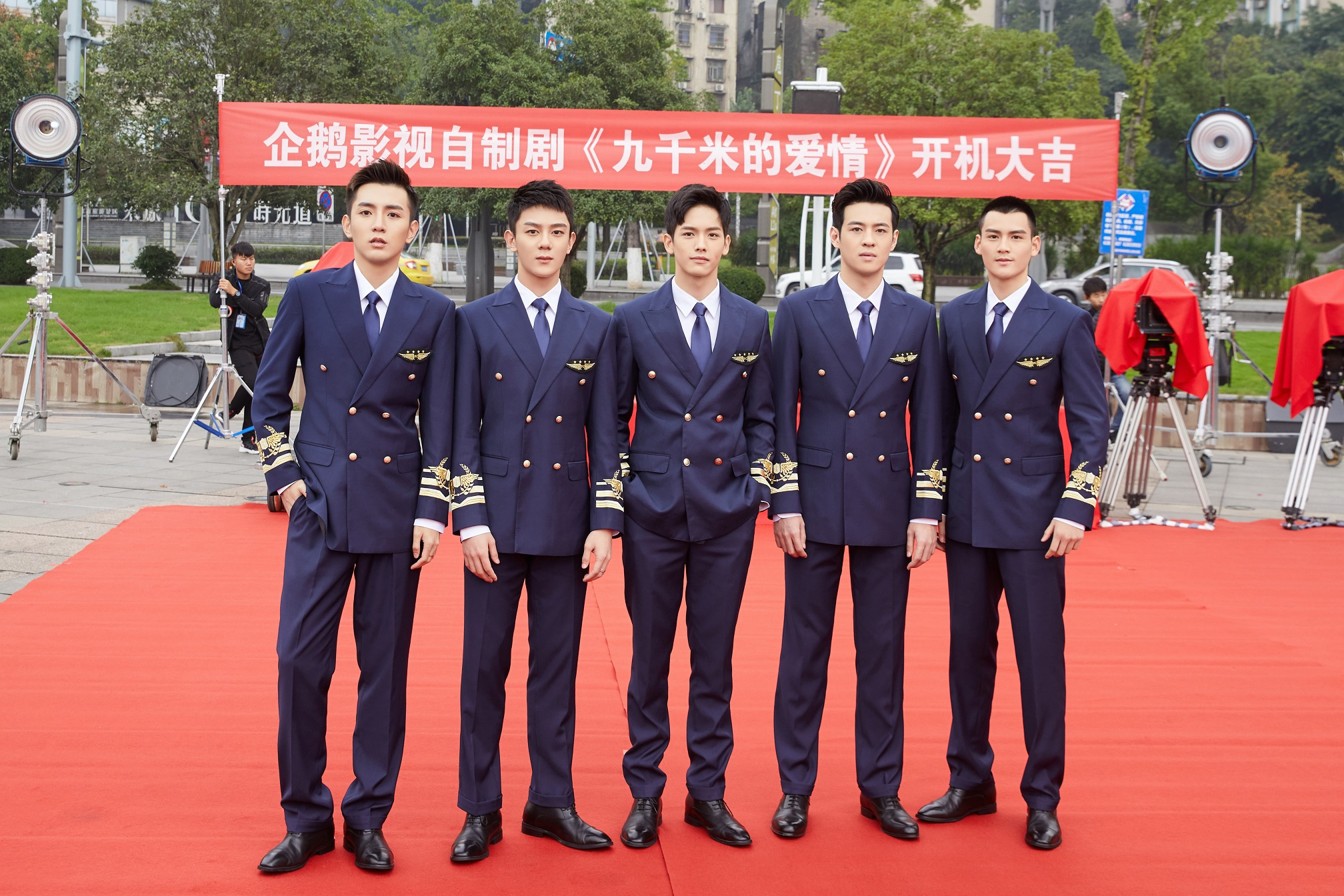 王以纶《九千米的爱情》开机 首挑航空题材上演制服诱惑