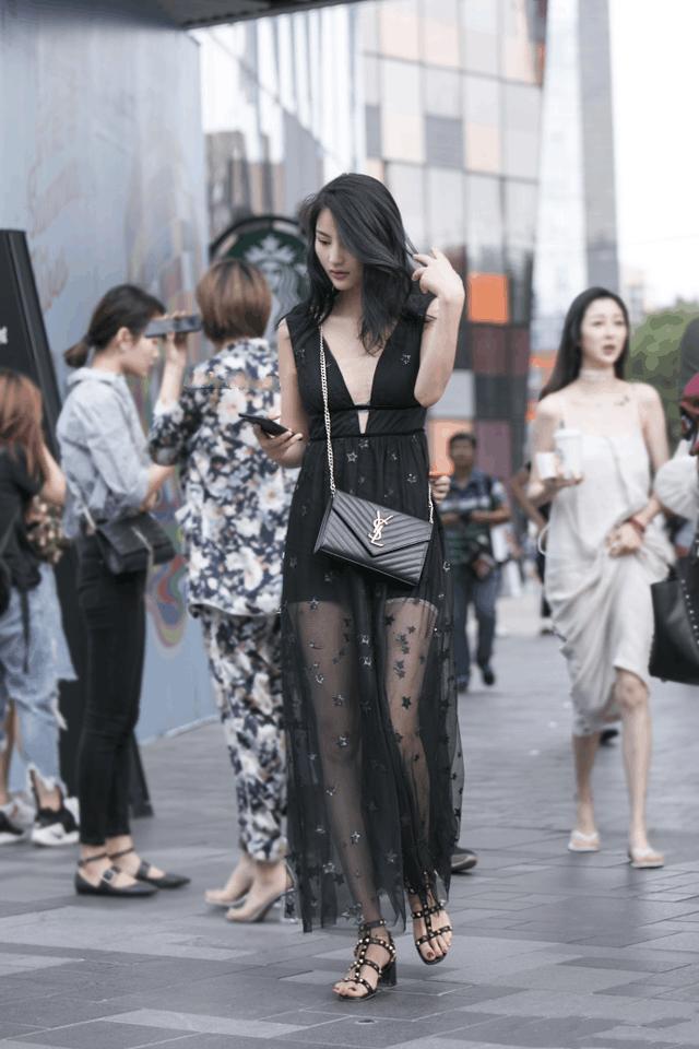 街头的时尚美女,演绎完美女神迷人范!_凤凰网