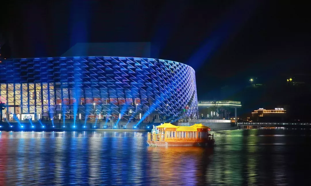 由市委宣传部,市环创中心等相关部门联合举办的"相约明月湖"主题秀暨