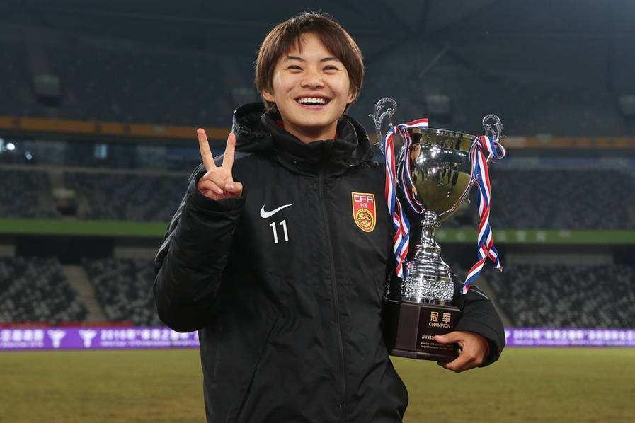 王霜,张琳艳两朵最值得关注的玫瑰,走出去或许会更好