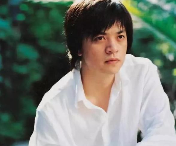 都是非常低调,对于自己的老婆也是保护得非常好的,李建的妻子叫孟小蓓