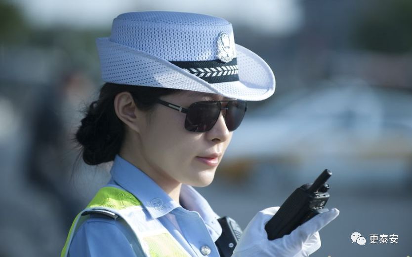 致敬泰安交警,人美心更美__凤凰网