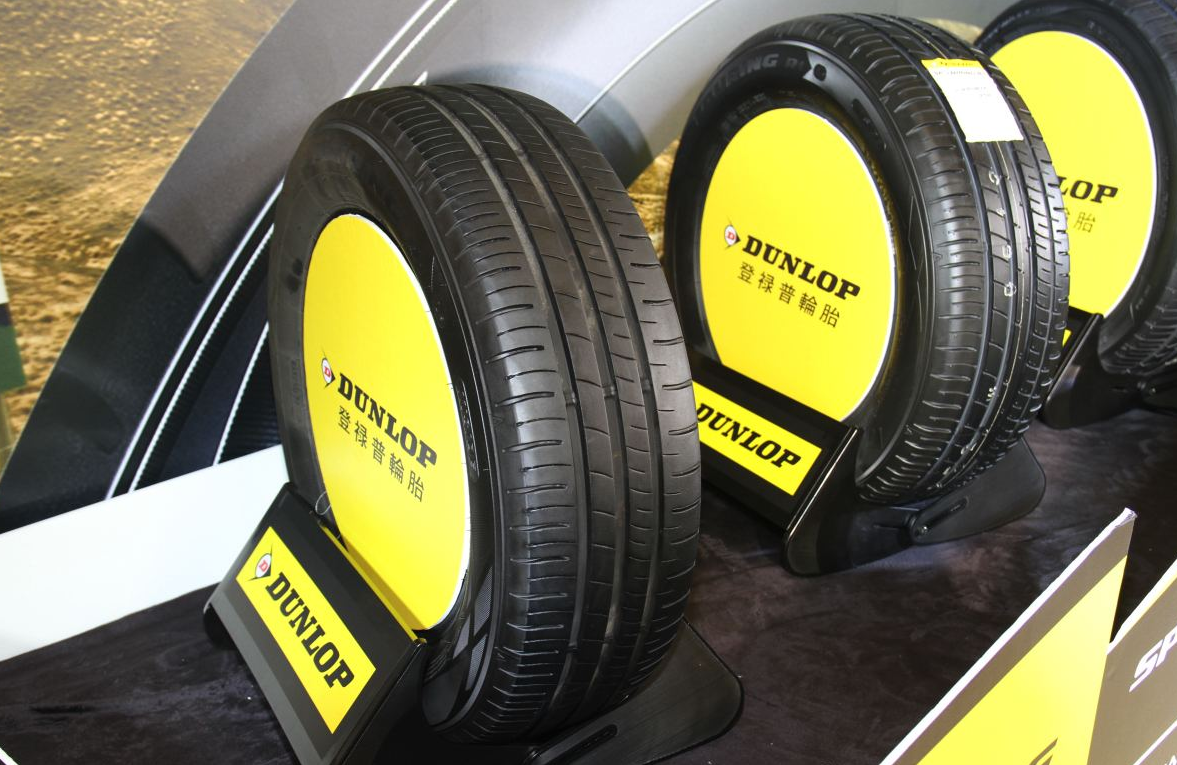 轮胎中规中矩,以前朗逸喜欢装邓禄普,邓禄普标志是一个飞鱼,普利司通