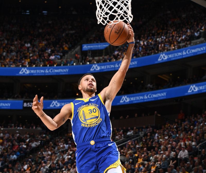 库里三分雨再现巅峰状态 勇士能否重返总决赛舞台