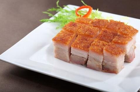 脆皮烧肉,口感富有层次感,一块肉可以尝到三种口感,被称为一绝