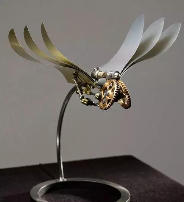 他将破铜烂铁做成了会呼吸的艺术品,原来机械竟然可以这么美!