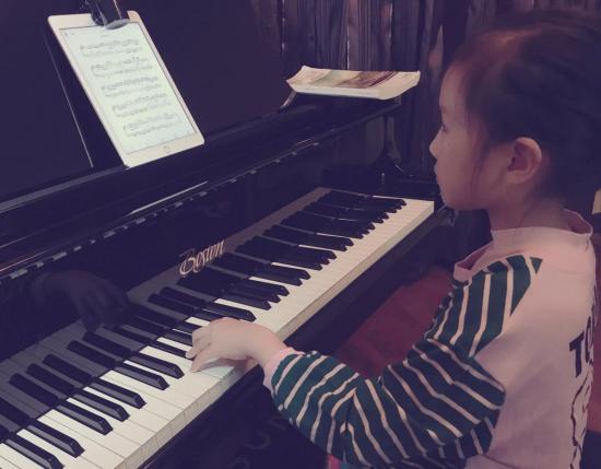 天才小琴童,可不只是"弹琴的机器"