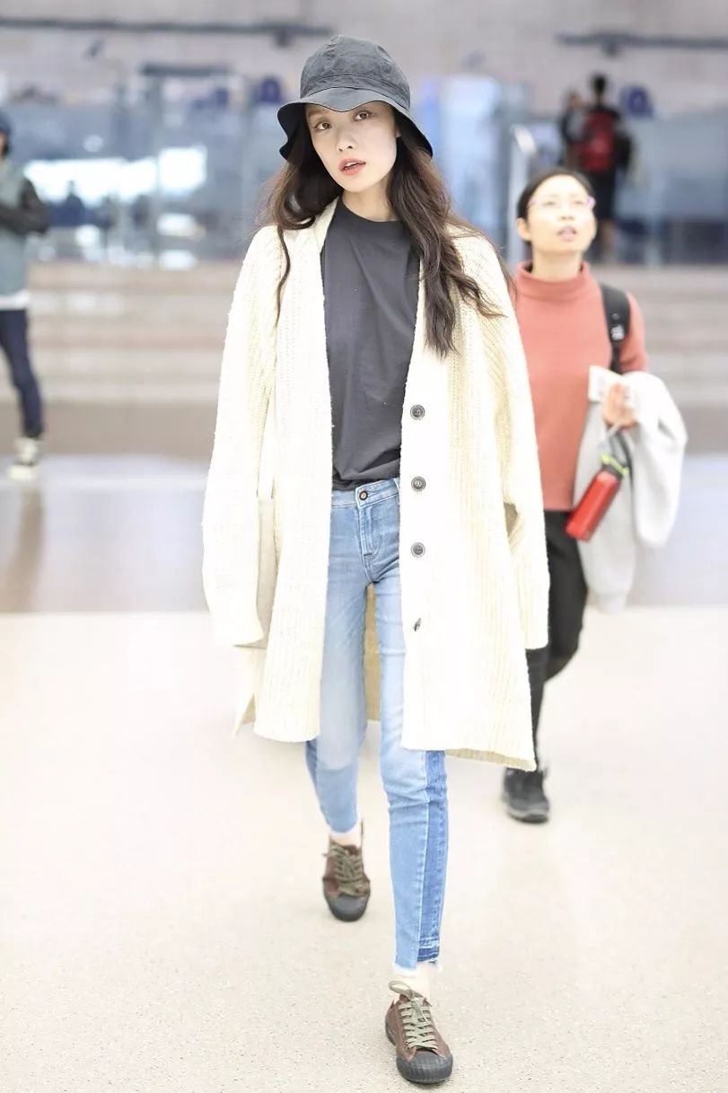 倪妮针织开衫这么穿你就是当季时髦精本人