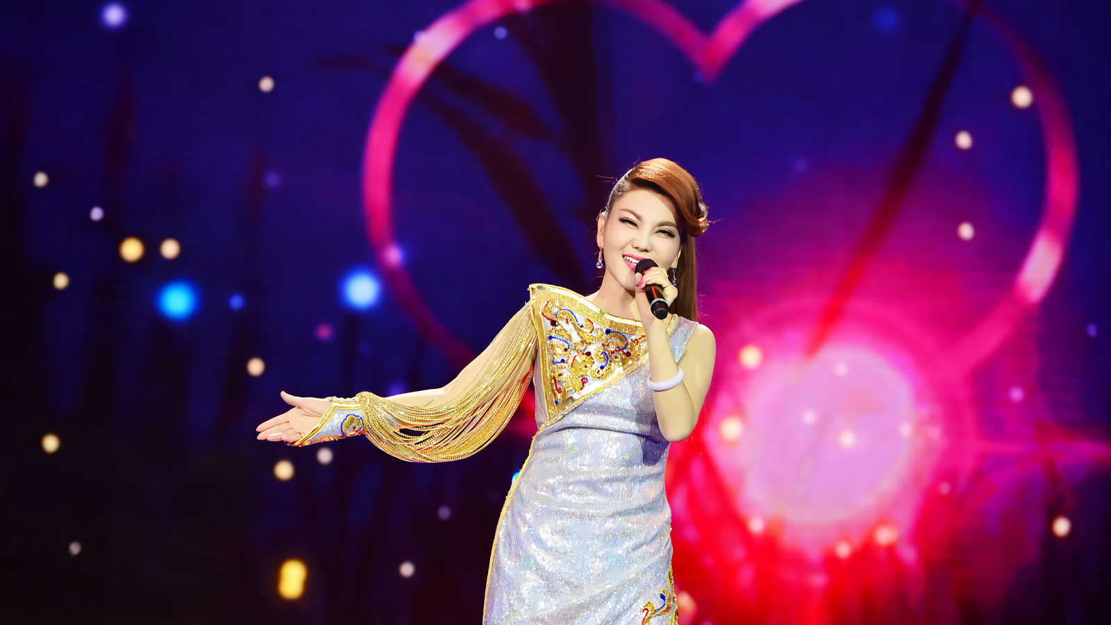 新疆著名女歌手图片