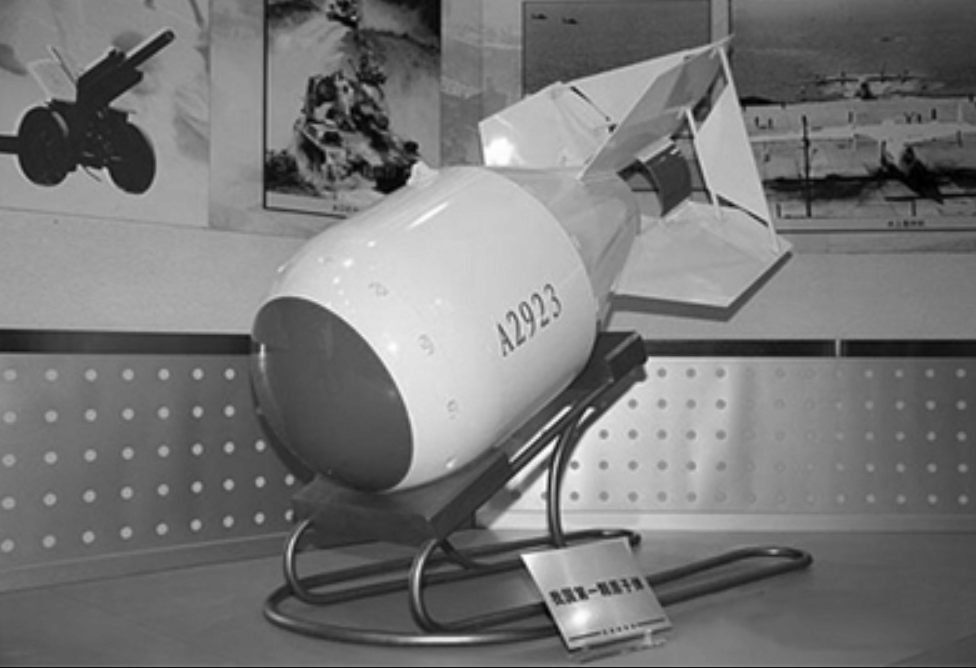 世界上第一颗原子弹叫瘦子, 由美国制造, 我国第一颗原子弹叫啥?