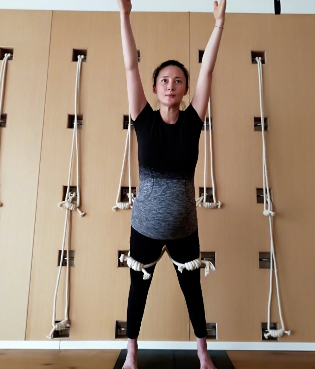 37岁张歆艺挺巨肚游1100米 网友:看的冒冷汗