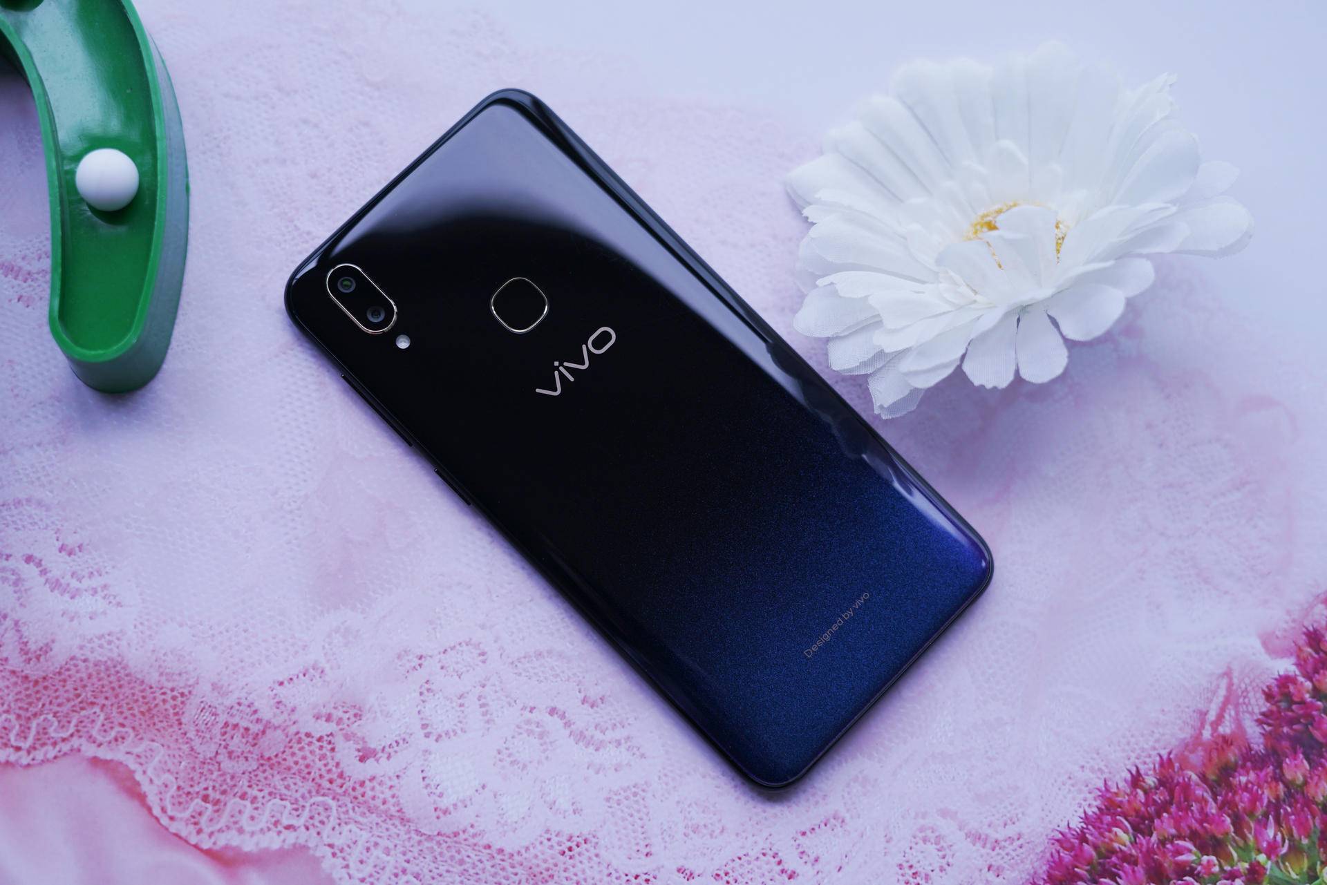 千元机市场的颜值担当!高屏占比vivo z3铸造旗舰级外观