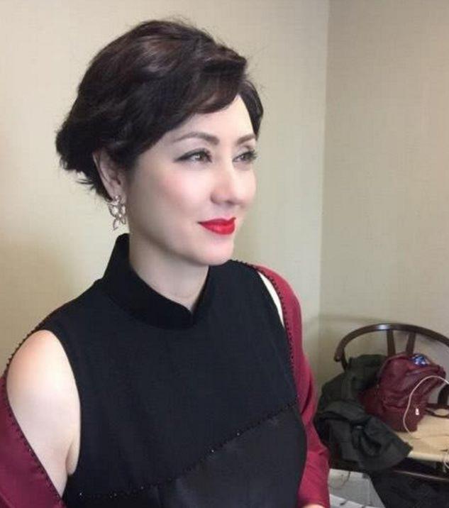 洪金宝53岁娇妻,混血容颜姿色天然,年轻时的她堪比女神王祖贤