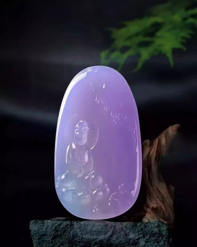 身价"一脱成名"暴涨十几倍,千万级别紫玻璃翡翠闪亮登场