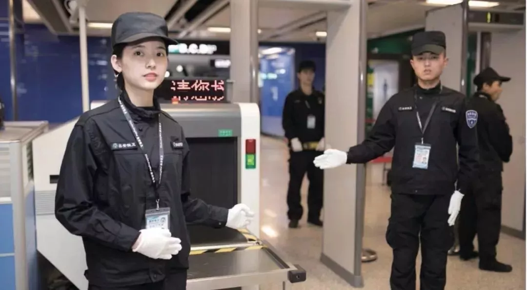 科葩带你一睹广州地铁"刷脸"安检的风采!